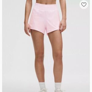 💕 lululemon hotty high rise hot hot shorts 2.5”light pink size 6